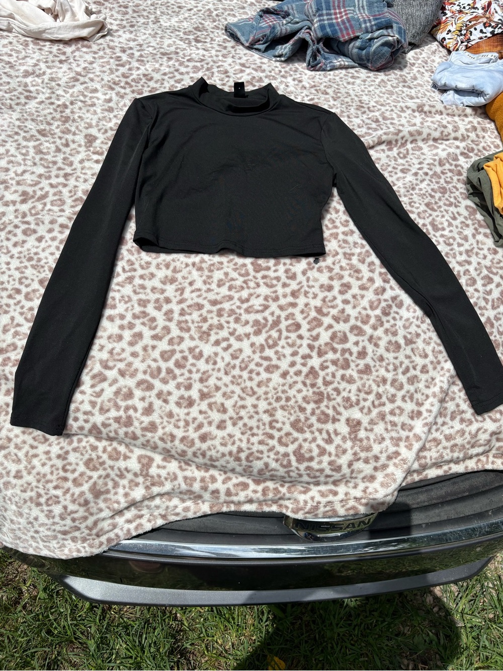 Shein Size Small Black Long Sleeve Cropped Top